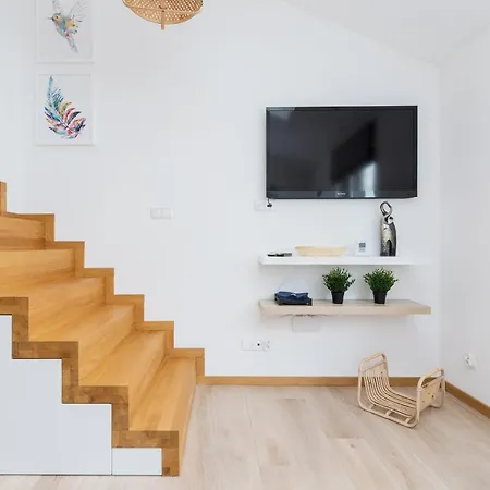 Modern Stachowicza Cracow By Renters Appartement *