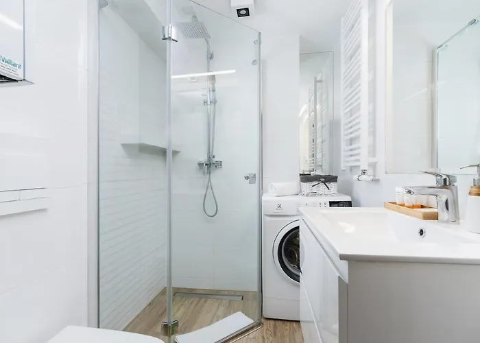 Apartment Modern Stachowicza Cracow By Renters