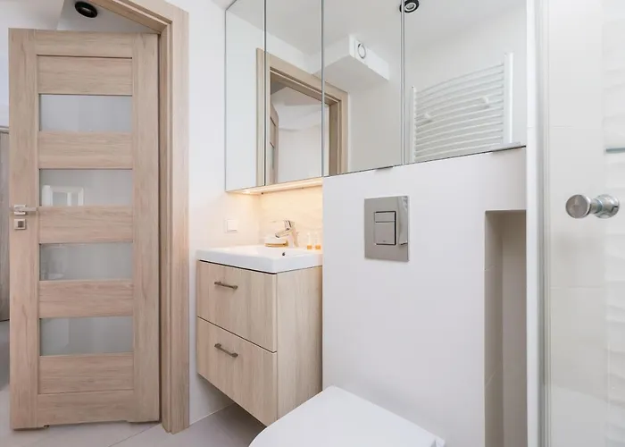 Modern Stachowicza Cracow By Renters Apartment *