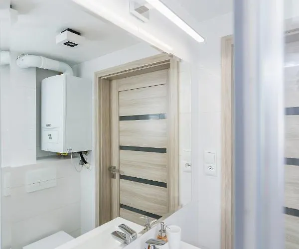 Modern Stachowicza Cracow By Renters Apartment *