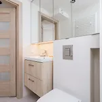 Modern Stachowicza Cracow By Renters Apartment *