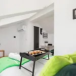 Apartment Modern Stachowicza Cracow By Renters