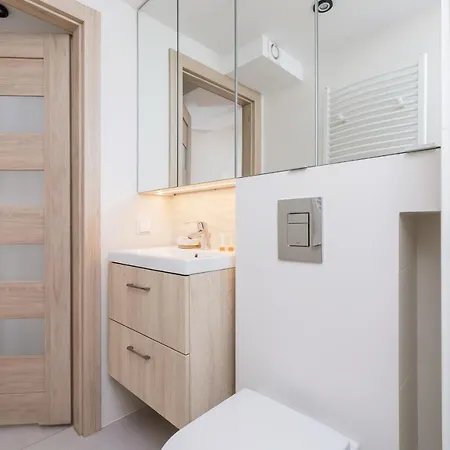 Modern Stachowicza Cracow By Renters Apartamento *